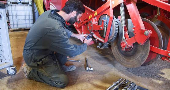 Tout l’entretien effectué sur les machines agricoles s’enregistre sur l’application Koncéo, développée par Charles-Édouard Lhopiteau, pour ne rien oublier.